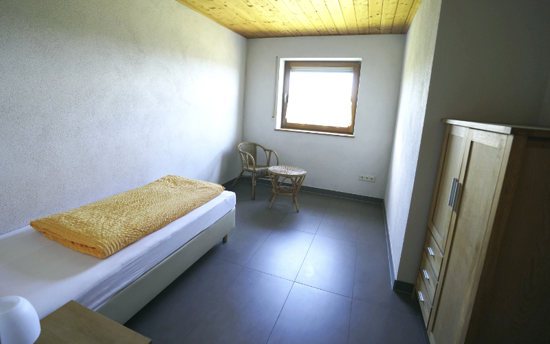 Schlafzimmer 1